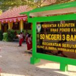 gembok pagar sekolah sudah dibuka