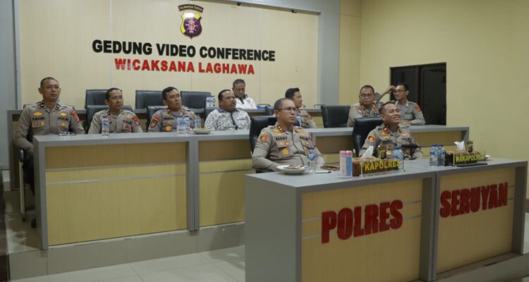 Zoom meeting kapolres seruyan